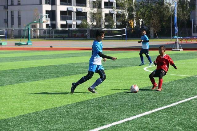 国足遭遇三连败：0-1不敌塔吉克斯坦，韦世豪红牌离场